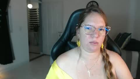 Snapshot of tamy_shine87 chatting on February 2, 2026, 1:37 am Im Samy online show from February 2, 2026, 1:37 am