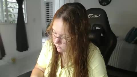 Snapshot of tamy_shine87 chatting on February 21, 2026, 7:04 pm Im Samy online show from February 21, 2026, 7:04 pm