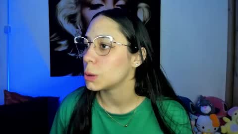 tania06 online show from November 21, 2025, 1:21 pm