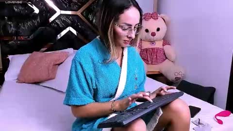 Snapshot of tania_white chatting on April 10, 2026, 3:17 pm Tania online show from April 10, 2026, 3:17 pm