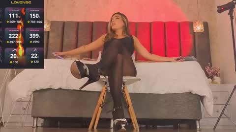 Snapshot of taniaa_diaz chatting on December 4, 2025, 7:33 pm Tania Dias online show from December 4, 2025, 7:33 pm