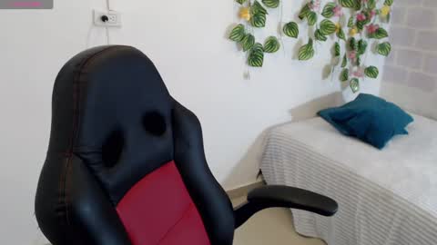 Tania  online show from January 15, 2025, 7:55 pm