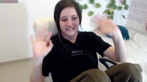 Tania  online show from October 19, 2025, 12:06 pm