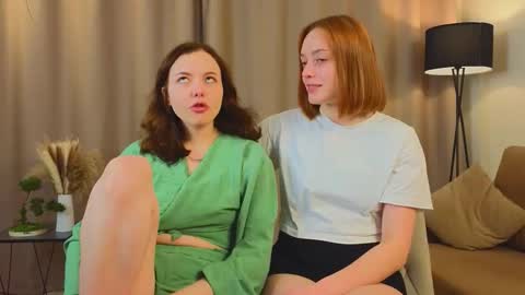 Angela and Victoria online show from November 29, 2025, 4:15 am