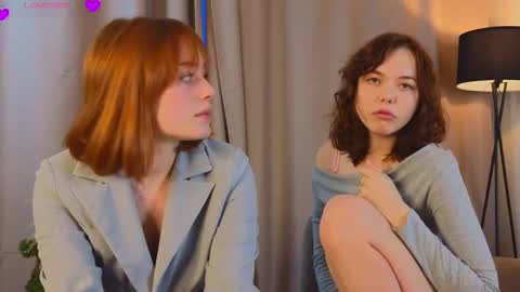 Angela and Victoria online show from December 14, 2025, 4:07 am