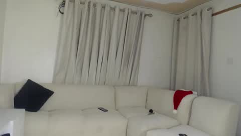 Snapshot of tannia004 chatting on December 15, 2025, 11:09 pm tania online show from December 15, 2025, 11:09 pm