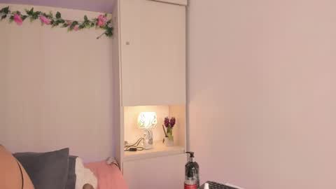  T A R A  online show from November 15, 2025, 8:16 pm