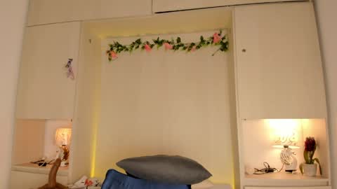  T A R A  online show from April 5, 2026, 8:44 am