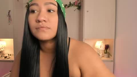 Snapshot of tarawiilson_ chatting on June 11, 2026, 4:32 am T A R A online show from June 11, 2026, 4:32 am