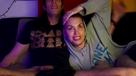 T  J   online show from November 1, 2025, 9:39 pm