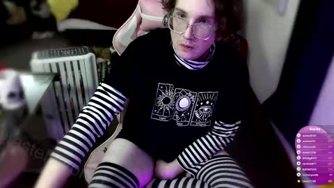 Snapshot of tasteflavored_femboy chatting on December 16, 2025, 7:35 am Taste online show from December 16, 2025, 7:35 am