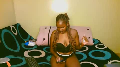 tastie_t online show from October 29, 2025, 4:04 am