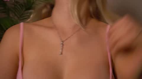 Snapshot of tastypoint chatting on October 3, 2025, 4:37 pm Im Sabrina NEXT LIVE  Tuesday online show from October 3, 2025, 4:37 pm