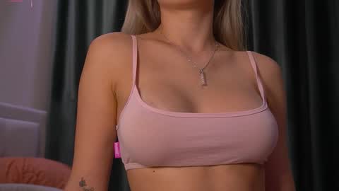 Snapshot of tastypoint chatting on October 6, 2025, 3:53 pm Im Sabrina NEXT LIVE  Tuesday online show from October 6, 2025, 3:53 pm