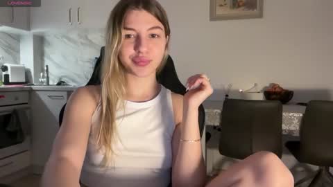 Snapshot of tata_lush chatting on March 18, 2026, 12:03 am tata_lush online show from March 18, 2026, 12:03 am