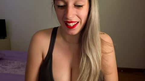 Snapshot of tateisblonde chatting on July 3, 2026, 1:17 pm tateisblonde online show from July 3, 2026, 1:17 pm