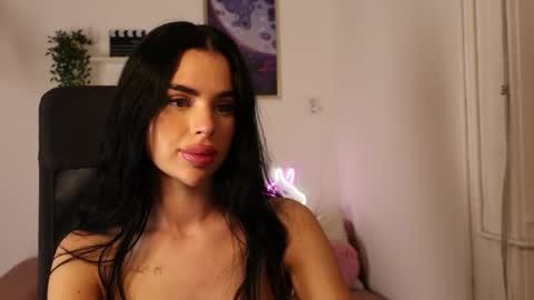 Snapshot of tatianaxoxo1 chatting on May 19, 2026, 6:03 pm Tatiana online show from May 19, 2026, 6:03 pm