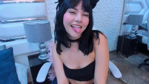 Snapshot of tatilee chatting on October 15, 2025, 12:27 pm tatilee online show from October 15, 2025, 12:27 pm