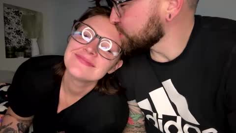 MrMrs online show from January 4, 2025, 1:42 am