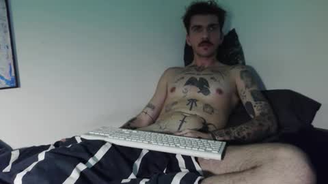 Snapshot of tattedentity chatting on December 3, 2025, 11:03 pm David online show from December 3, 2025, 11:03 pm