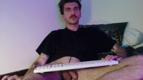 Snapshot of tattedentity chatting on January 18, 2026, 12:25 am David online show from January 18, 2026, 12:25 am