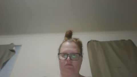 Snapshot of tattedredheadslutxoxo chatting on March 15, 2026, 5:13 am tattedredheadslutxoxo online show from March 15, 2026, 5:13 am