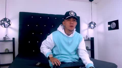 Snapshot of tattoo22_ chatting on November 17, 2025, 12:22 pm Tattoo online show from November 17, 2025, 12:22 pm