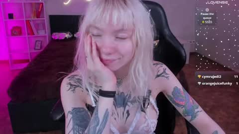 tattoo_artbaby online show from April 14, 2026, 1:00 am