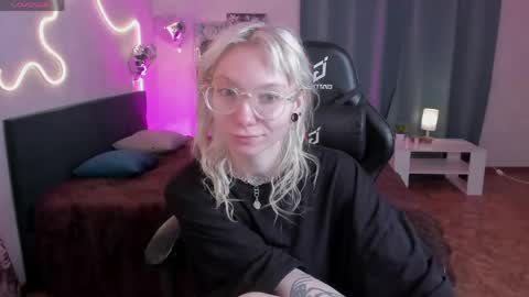tattoo_artbaby online show from April 30, 2026, 1:45 am