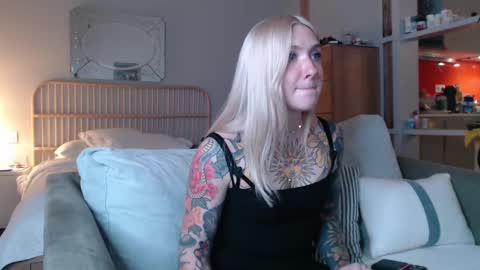 Snapshot of tattoobbgirl chatting on February 7, 2025, 5:18 pm tattoobbgirl online show from February 7, 2025, 5:18 pm