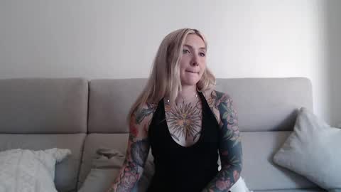 Snapshot of tattoobbgirl chatting on September 16, 2025, 2:40 pm tattoobbgirl online show from September 16, 2025, 2:40 pm