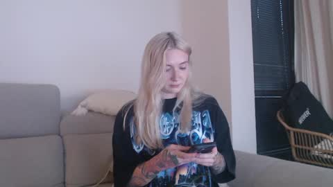 Snapshot of tattoobbgirl chatting on October 24, 2025, 5:31 pm tattoobbgirl online show from October 24, 2025, 5:31 pm