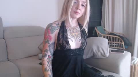 Snapshot of tattoobbgirl chatting on October 31, 2025, 6:20 pm tattoobbgirl online show from October 31, 2025, 6:20 pm