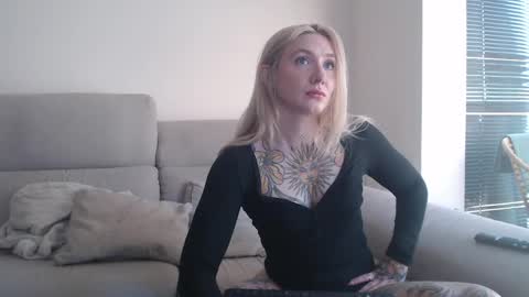 Snapshot of tattoobbgirl chatting on November 3, 2025, 2:40 pm tattoobbgirl online show from November 3, 2025, 2:40 pm