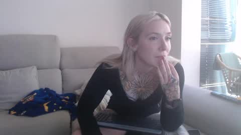 Snapshot of tattoobbgirl chatting on November 12, 2025, 1:00 pm tattoobbgirl online show from November 12, 2025, 1:00 pm