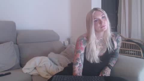Snapshot of tattoobbgirl chatting on November 15, 2025, 4:58 pm tattoobbgirl online show from November 15, 2025, 4:58 pm