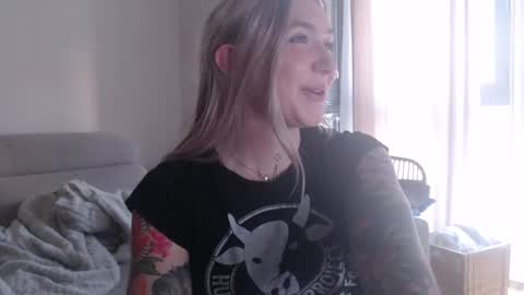 Snapshot of tattoobbgirl chatting on November 28, 2025, 3:25 pm tattoobbgirl online show from November 28, 2025, 3:25 pm