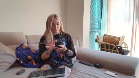 Snapshot of tattoobbgirl chatting on April 22, 2026, 2:18 pm tattoobbgirl online show from April 22, 2026, 2:18 pm