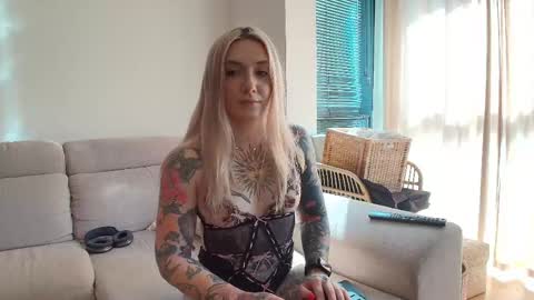 Snapshot of tattoobbgirl chatting on May 6, 2026, 3:28 pm tattoobbgirl online show from May 6, 2026, 3:28 pm