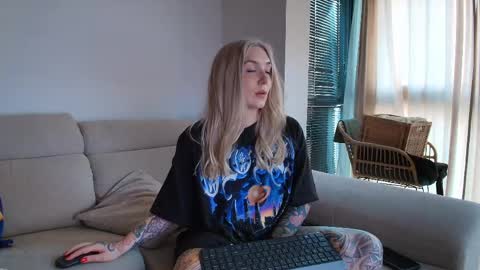 Snapshot of tattoobbgirl chatting on May 13, 2026, 6:27 pm tattoobbgirl online show from May 13, 2026, 6:27 pm
