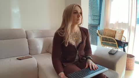 Snapshot of tattoobbgirl chatting on May 14, 2026, 3:19 pm tattoobbgirl online show from May 14, 2026, 3:19 pm