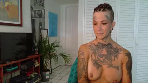 Snapshot of tattooed_natalia chatting on April 18, 2026, 7:58 pm Natalia 3 online show from April 18, 2026, 7:58 pm