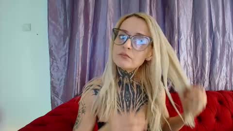 Snapshot of tattootemptress chatting on November 25, 2025, 5:40 am tattootemptress online show from November 25, 2025, 5:40 am