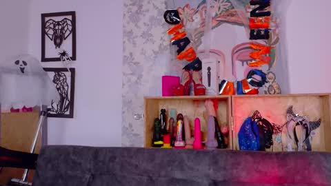 Snapshot of taty_miller chatting on November 1, 2025, 8:33 pm Taty Miller online show from November 1, 2025, 8:33 pm