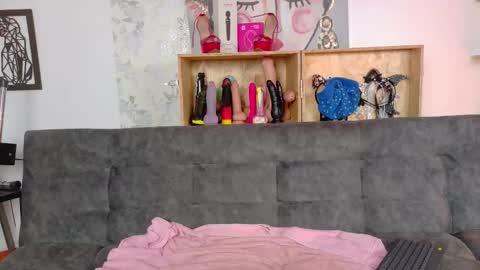 Snapshot of taty_miller chatting on November 11, 2025, 9:15 pm Taty Miller online show from November 11, 2025, 9:15 pm