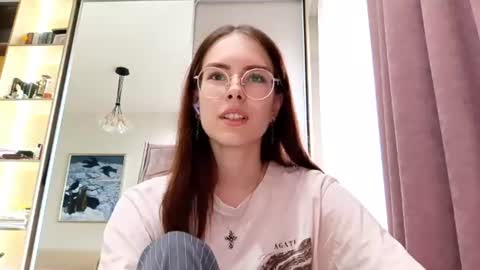 Snapshot of tawnyzenisek chatting on July 4, 2026, 9:26 am Veronica online show from July 4, 2026, 9:26 am