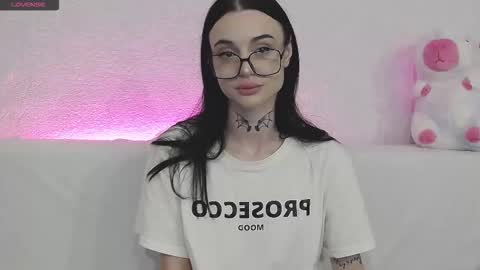 Taya online show from October 20, 2025, 5:02 pm