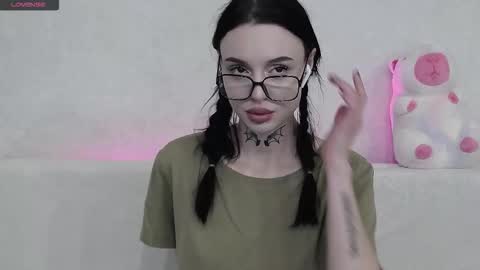 Taya online show from October 31, 2025, 7:37 pm