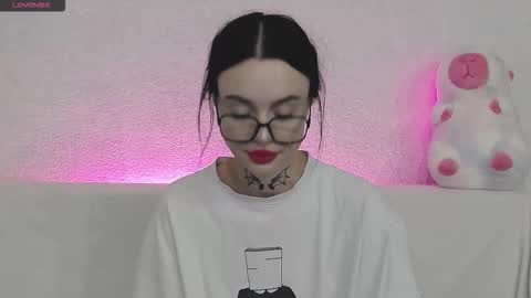 Taya online show from November 21, 2025, 3:33 pm