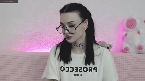 Taya online show from November 30, 2025, 6:01 pm